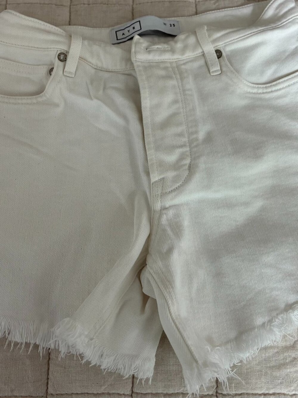 AYR cut off denim shorts in white, Style: Just Right